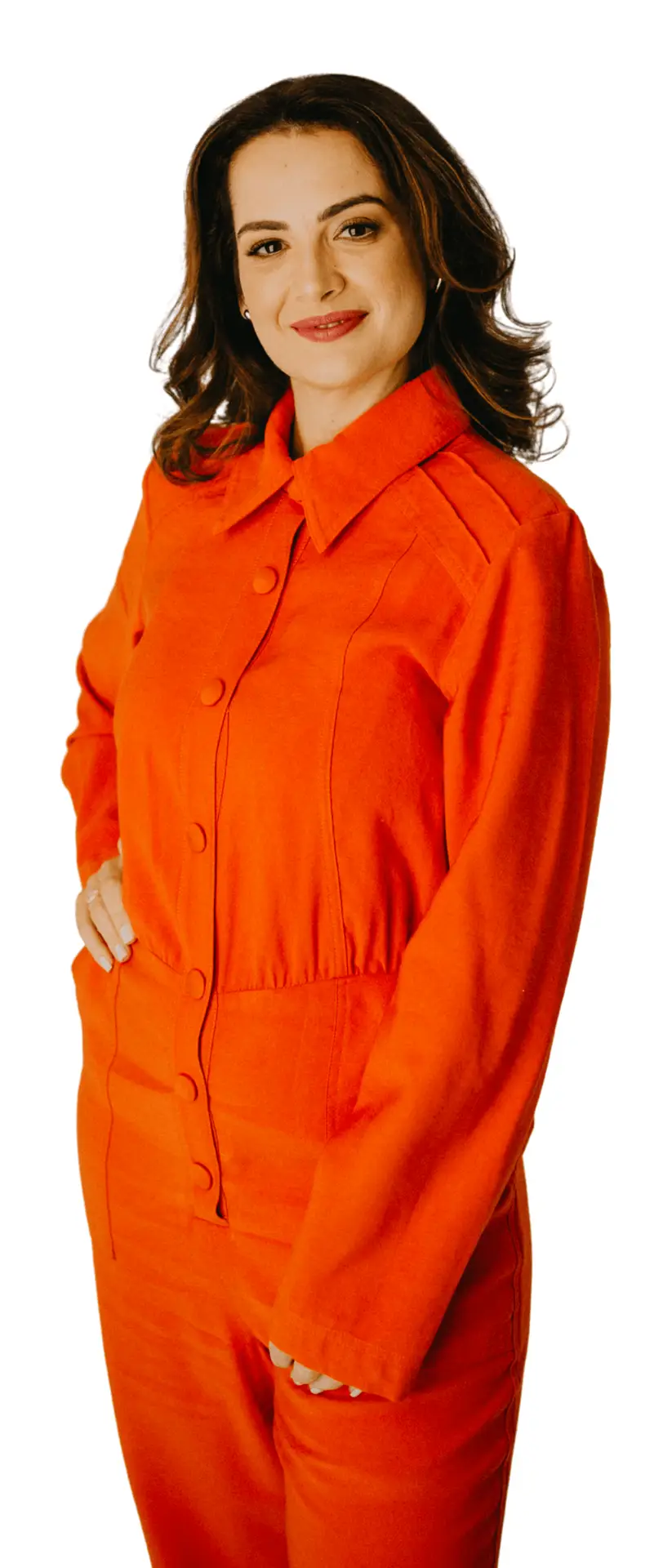 Estela Ramos em retrato com roupa laranja