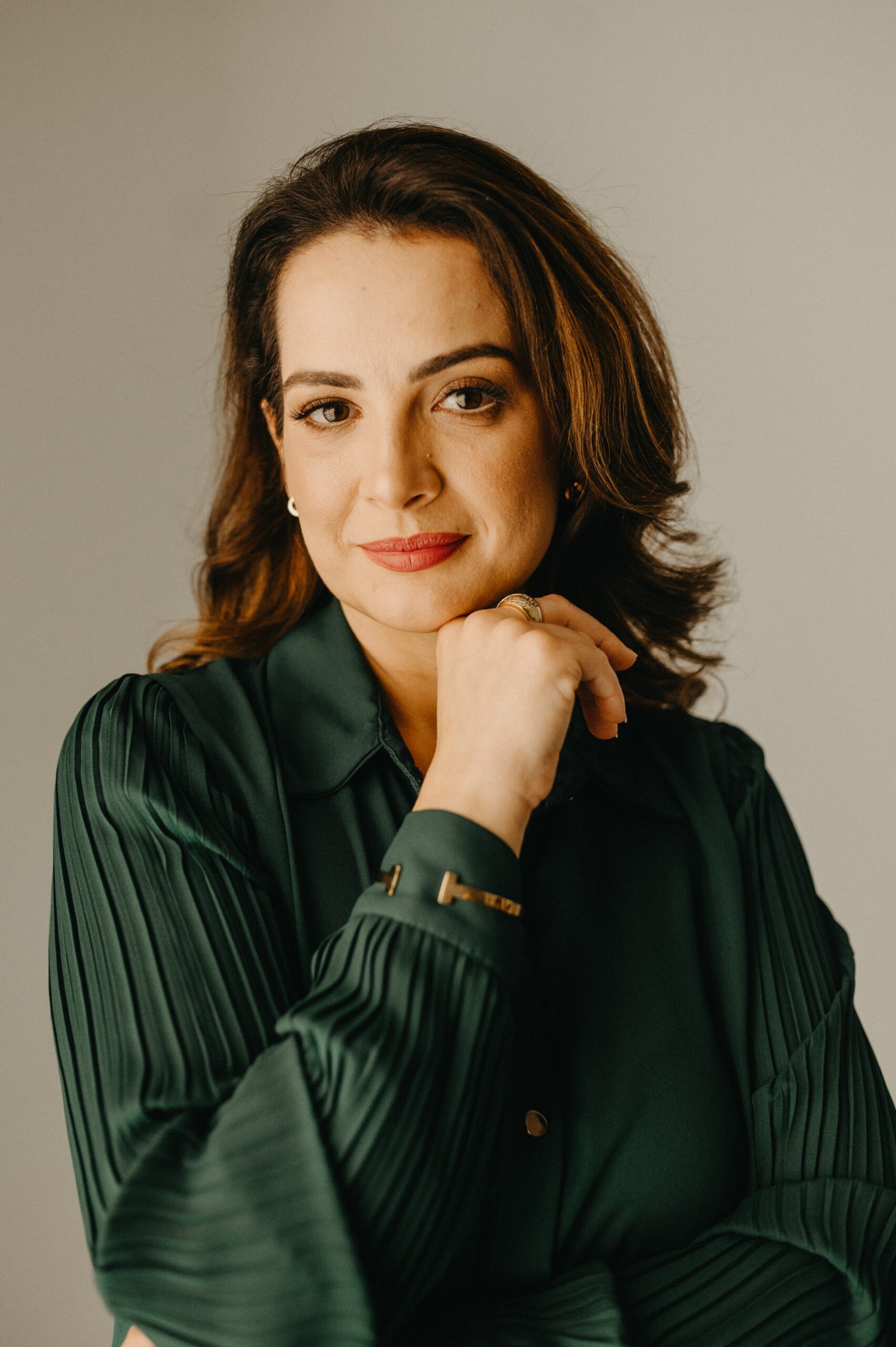Estela Ramos em retrato profissional
